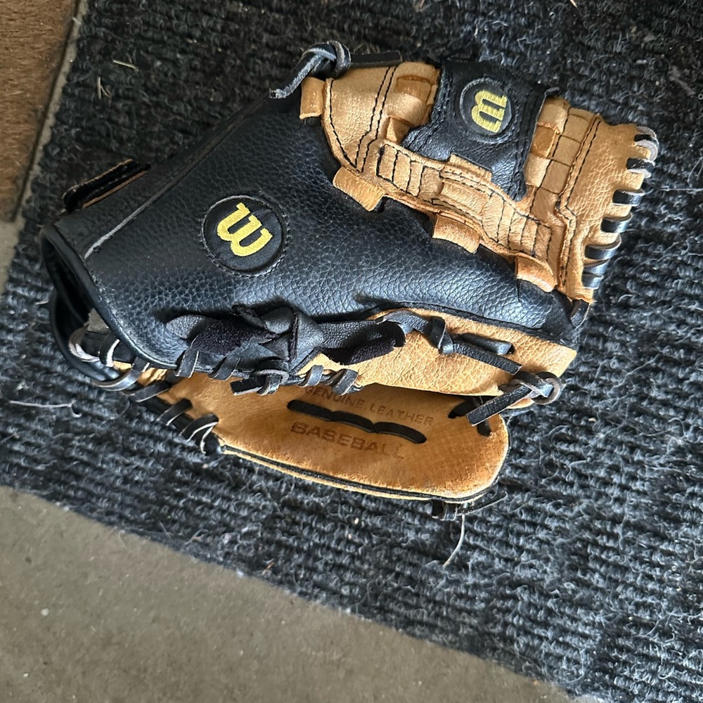 Wilson Black and Tan Baseball Glove 11 inch